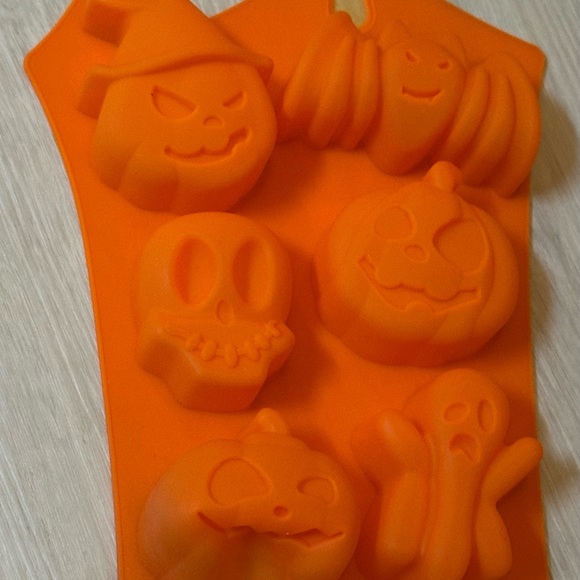 Halloween Silicone Cookie Cutter Set – Pumpkin, Skull, Ghost, & Bat Baking Molds - Picture 9 of 16